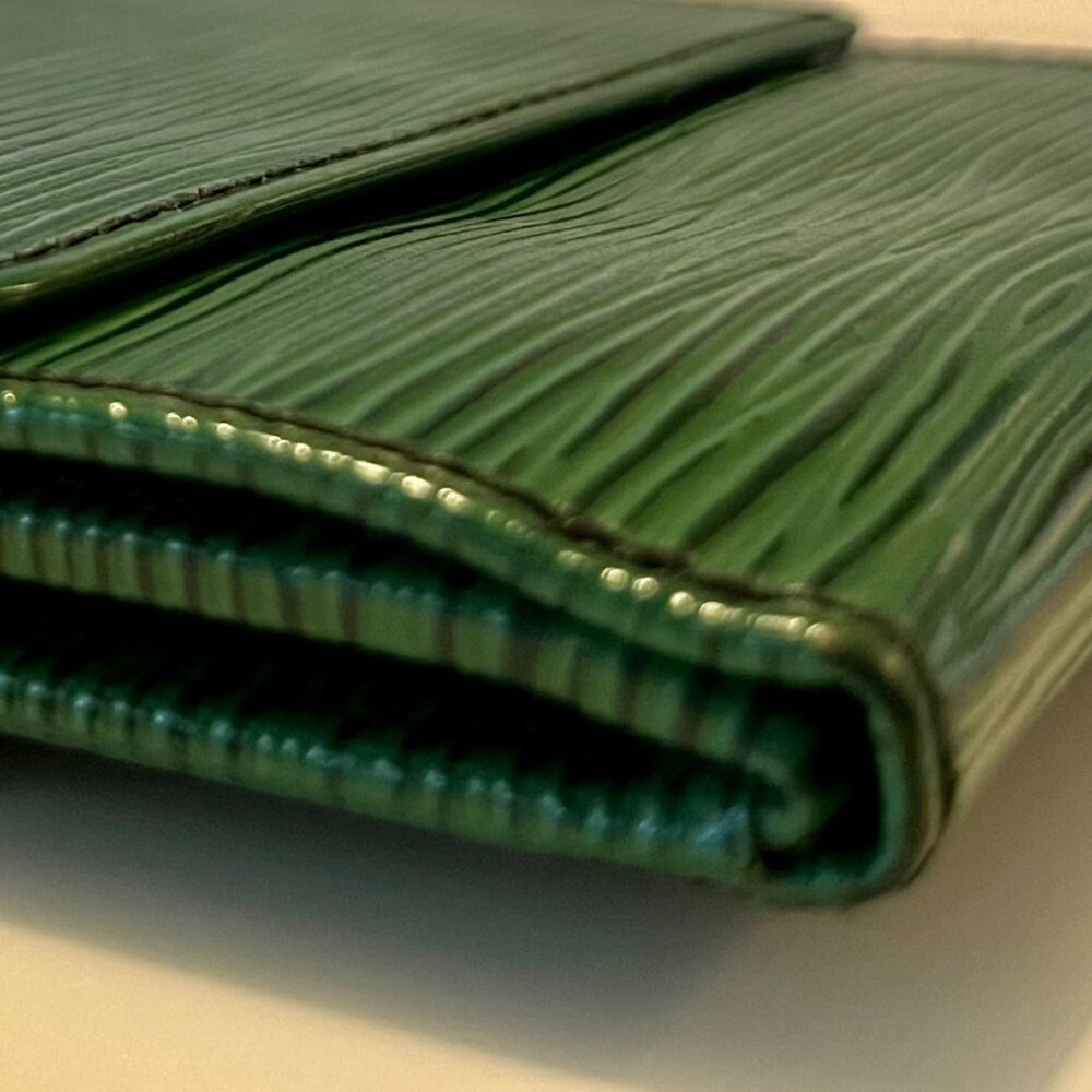 Louis Vuitton Limited Edition Malletier Borneo Green Epi Elise Wallet + COA - Picture 12 of 16